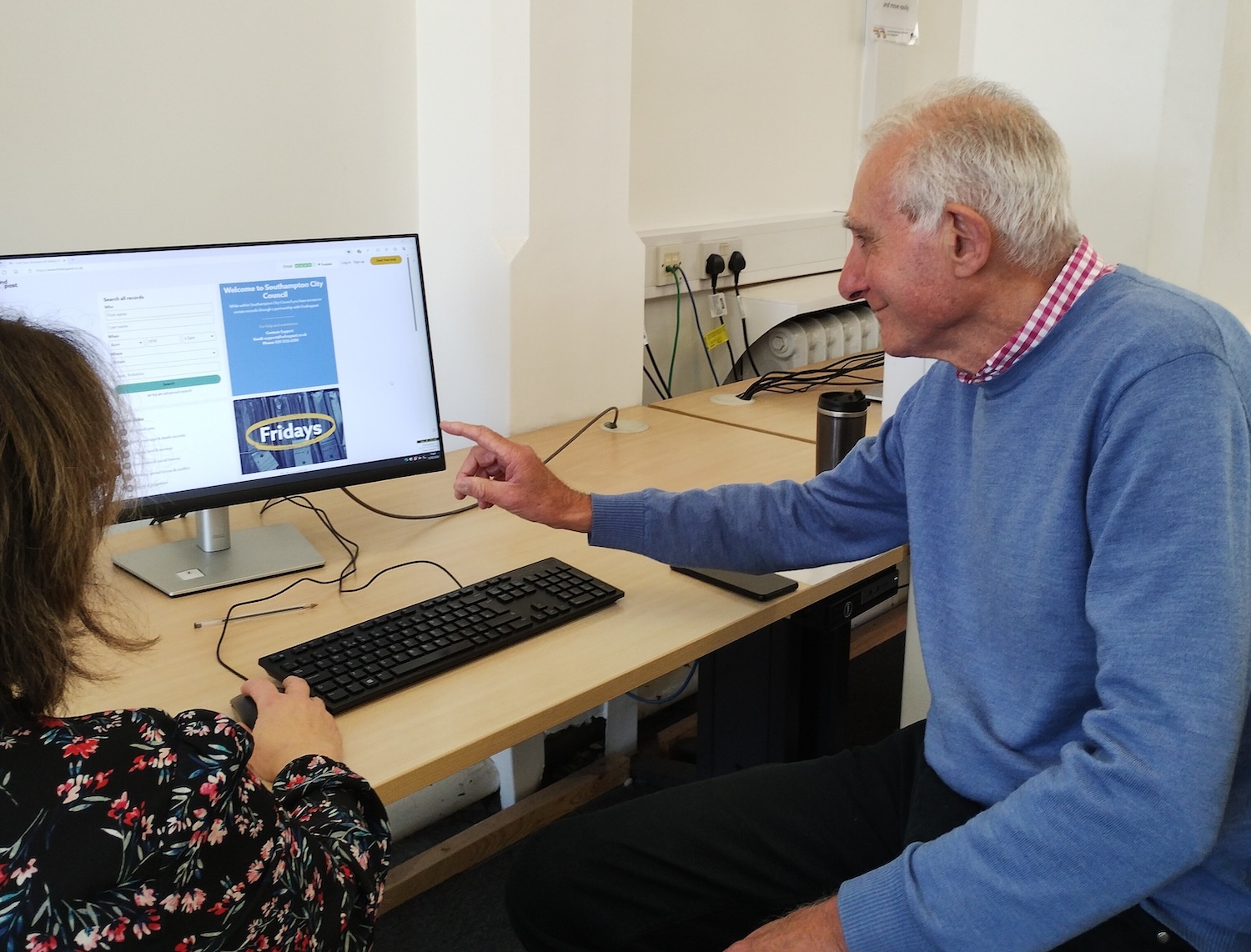 volunteer Chris at a digital skills drop in