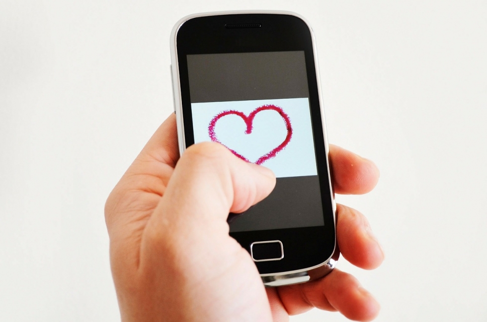 Are you undateable this Valentine’s by not being online?