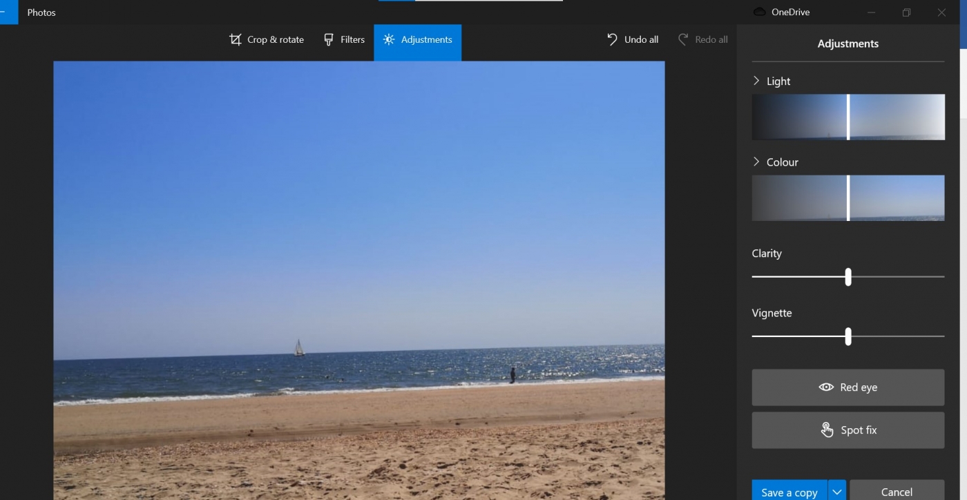 Screenshot che mostra le opzioni di regolazione nell'app di foto