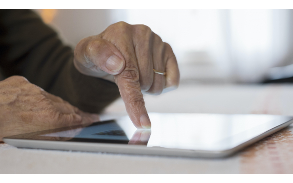 finger on iPad